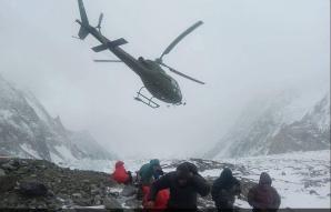Pakistan: Francuska odnaleziona żywa! Ratownicy: Nie ma szans na ratunek dla Tomasza Mackiewicza. Akcja w Himalajach zakończona