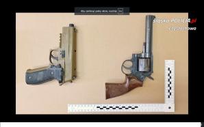 Łuk, strzały, kusza, bagnety, pistolety, prawie 300 sztuk ostrej amunicji oraz kłótnia z braćmi