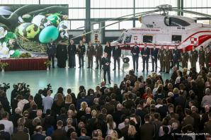 [VIDEO] Prezydent RP Andrzej Duda spotkał się w 1. Bazie Lotnictwa Transportowego w Warszawie z kierownictwem Ministerstwa Obrony Narodowej, żołnierzami i pracownikami wojska