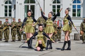 Uroczyste Obchody 20. Rocznicy Wstąpienia Polski do Unii Europejskiej z Udziałem Żołnierzy Ośrodka Reprezentacyjnego Wojsk Obrony Terytorialnej.