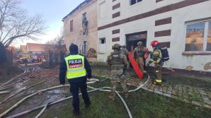 [VIDEO] Działania jaworskich funkcjonariuszy, wrocławskich kontrterrorystów i policyjnego negocjatora przy pożarze w Skale