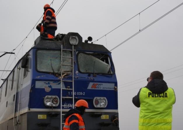 Ścięta topola runęła na pociąg relacji Warszawa - Szczecin!