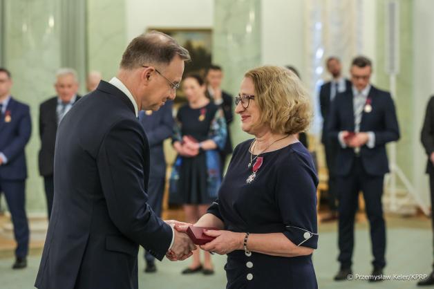 [VIDEO] Odznaczenia państwowe dla autorów i twórców Raportu o stratach wojennych w Pałacu Prezydenckim